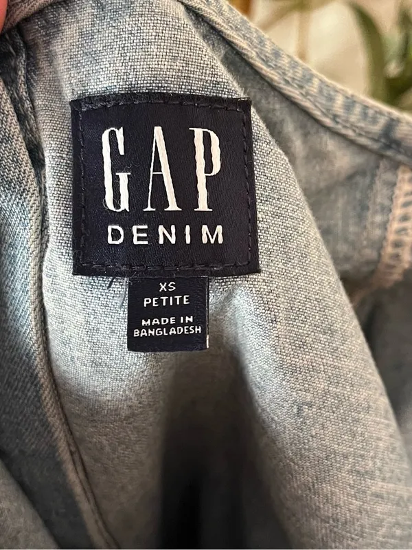 NWOT GAP Cropped Light Wash Denim Boxy Top With Button Back - Image 3