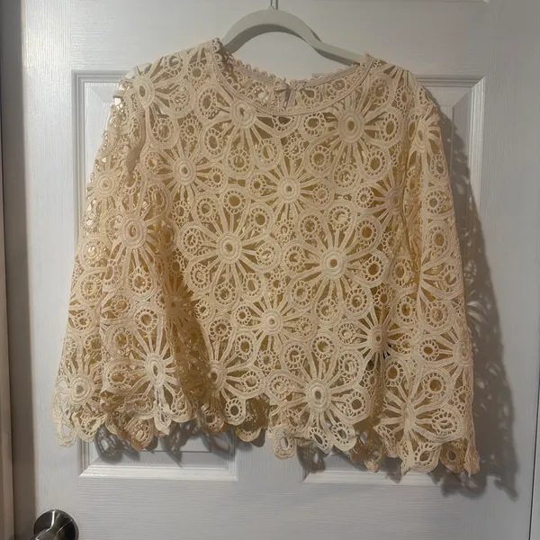 Cream lace blouse with floral and circular motifs #lace #floral - Image 3