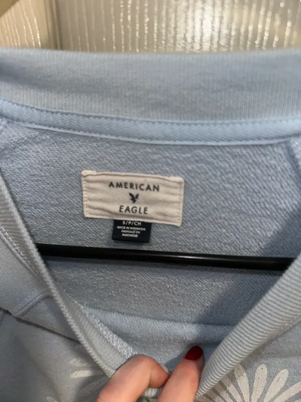 American Eagle Sweatshirt - Image 2