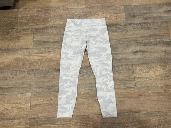 Lululemon white camo wunder under  leggings 25” - Image 2