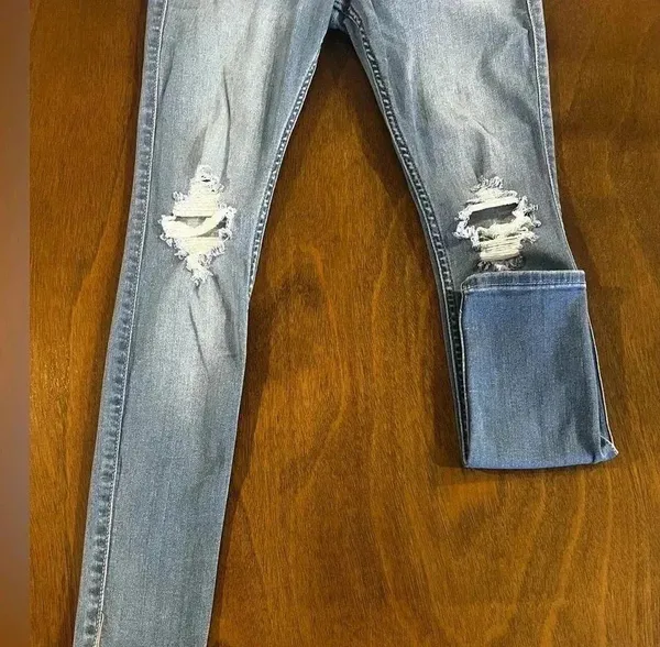 HOLLISTER ― 5 SHORT ― MID-RISE JEAN LEGGING Distressed Light Wash Jeans - Image 8