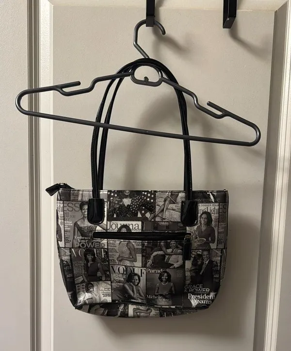 Michelle Obama Shoulderbag Black - Image 2