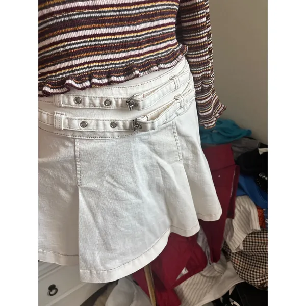 White Pleated Mini Skirt Double Belt Y2K Denim Streetwear Love Tree Size M - Image 3