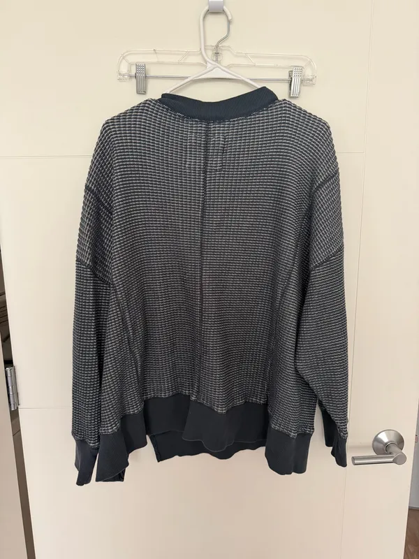 American Eagle V-Neck Sweater - Image 2