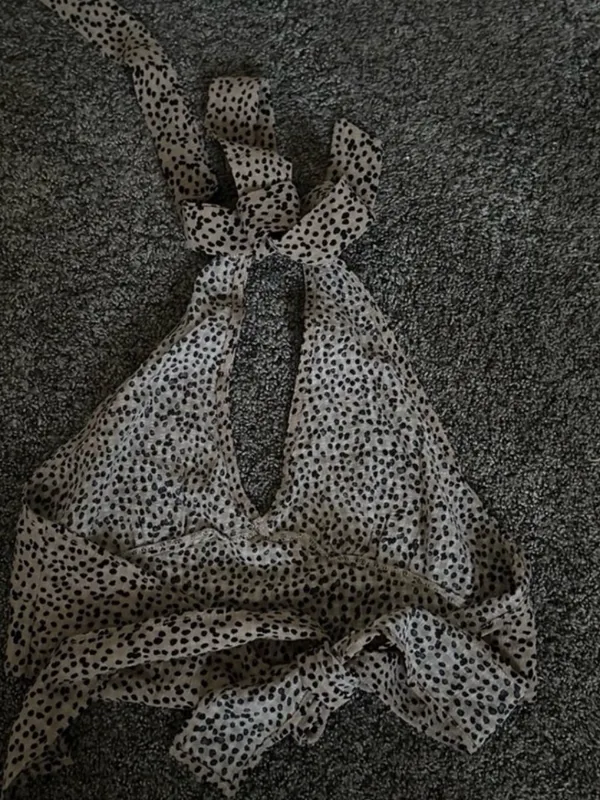 Shein cheetah crop top ties on the back size medium 0019 - Image 3