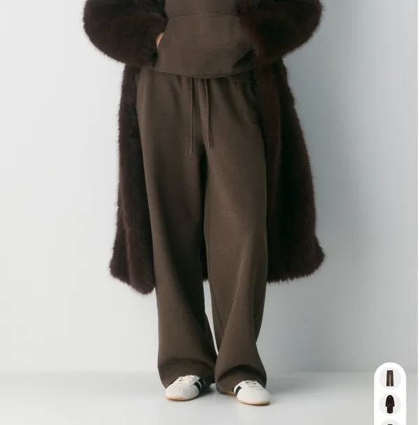 Cozy Sweatfleece Boyfriend Wide Sweatpants Aritzia - Image 2