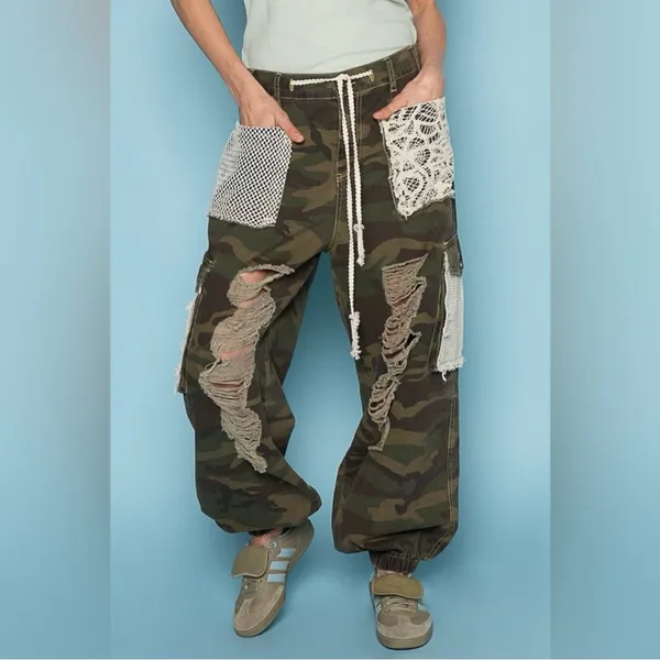 POL Camo Nomad Luxe Joggers Size Medium - Image 3