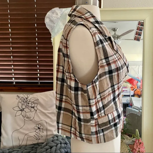 Boutique NEW ‘Posh In Plaid’ Vest - Image 9