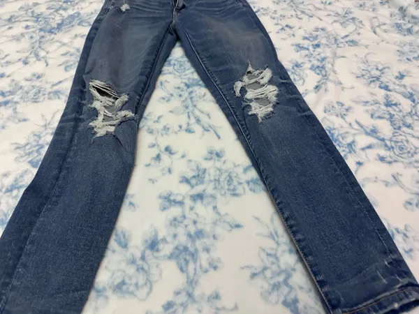 American Eagle Jeans - Image 4
