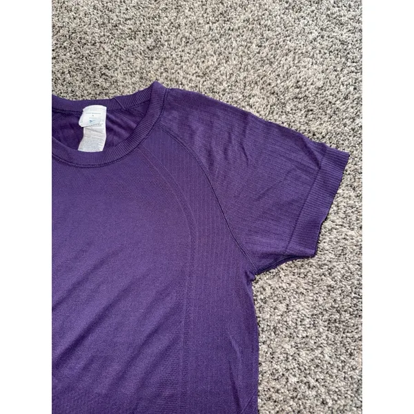 Old Navy Women's Purple Fluid Seamless Go Dry Tee Size Small - Image 3