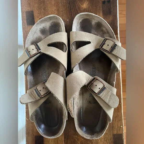Birkenstock women’s sandals with Soft Footbed. Size 39 - Image 3