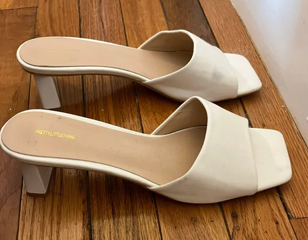 Pretty Little Thing White Sandals - Image 3