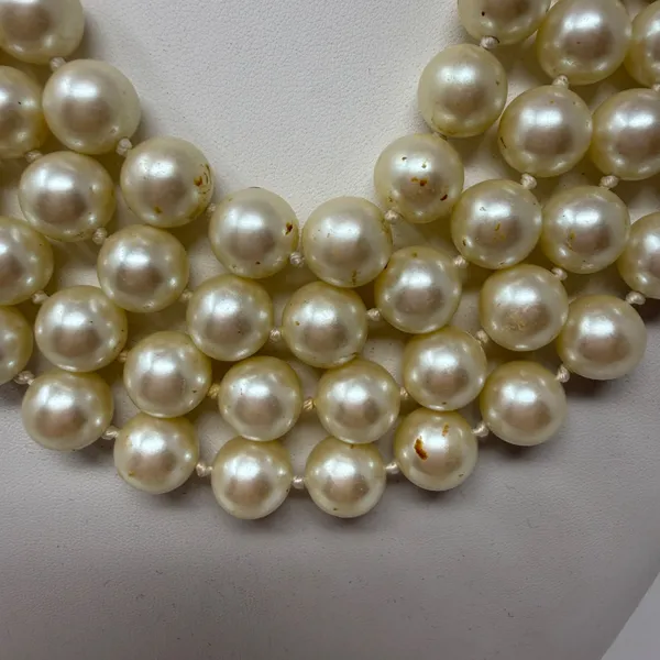 Carolee Faux Pearl Beaded Bead Three Strand Statement Necklace Gold Clasp - Image 4