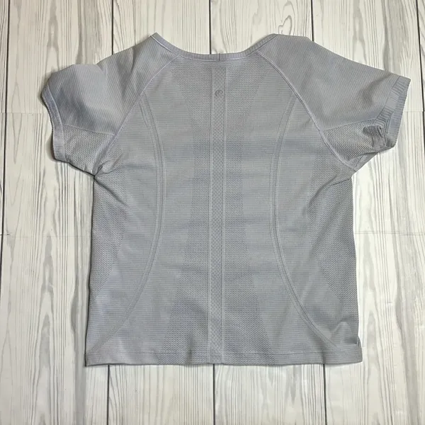 Lululemon Blue v neck Speedy Short Sleeve T-shirt Cropped Size 8 - Image 2