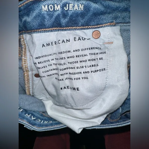 American Eagle Ripped X-short Mom Jean - Image 9