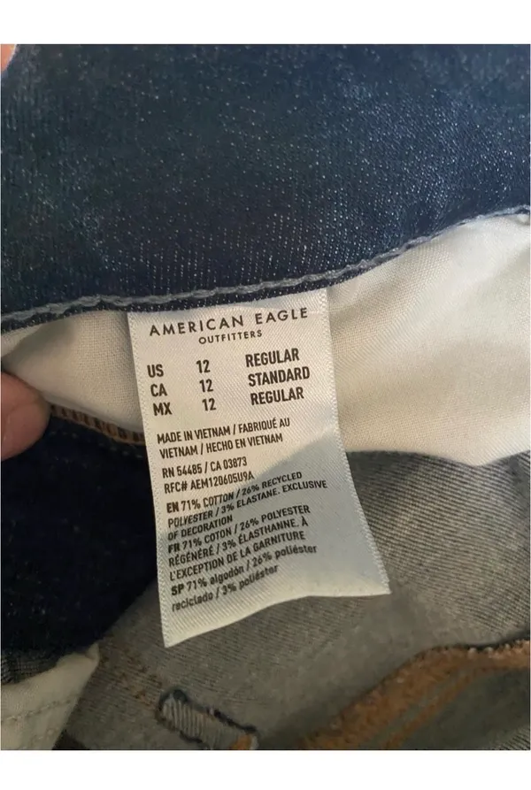 American Eagle Curvy High-Rise Jeans - Image 8