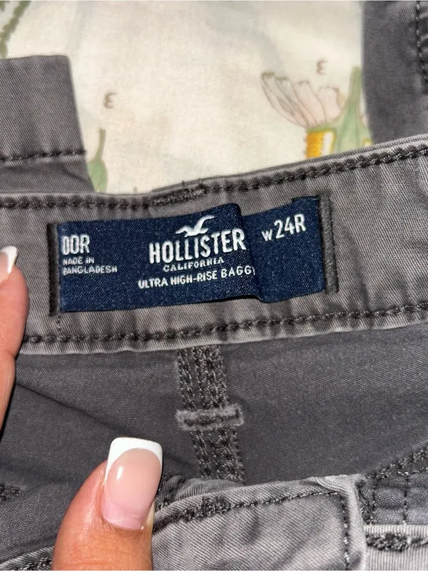 Hollister grey cargo jean pants - Image 2