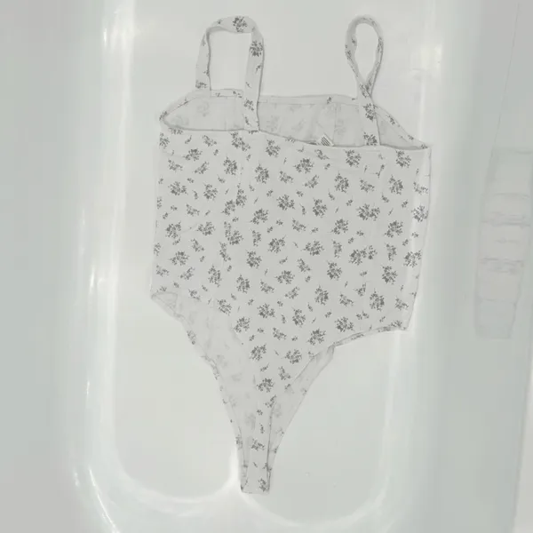 H&M Jersey Thong Bodysuit size Medium Print is lavender small flowers - Image 7