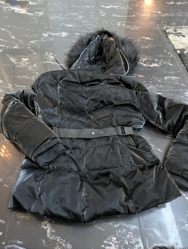 Karl Lagerfeld Paris Faux Fur Trim Black Shiny Belted Puffer Coat Size Medium - Image 7