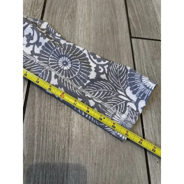 Lululemon Wunder Under Crop Beachy Floral White Fossil Pattern Grey Sz 4 Yoga - Image 6
