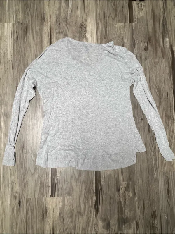 GAP Light Gray V-Neck Women's Sweater - Image 4