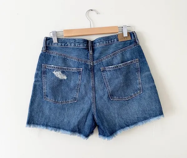 American Eagle 90s Boyfriend Denim Shorts Sz 12 Distressed Raw Hem EUC - Image 2
