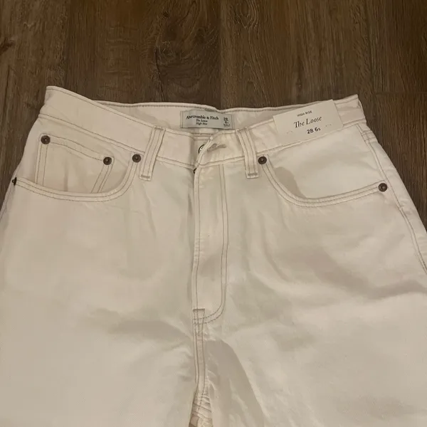 Abercrombie Women's White Jeans - Image 2