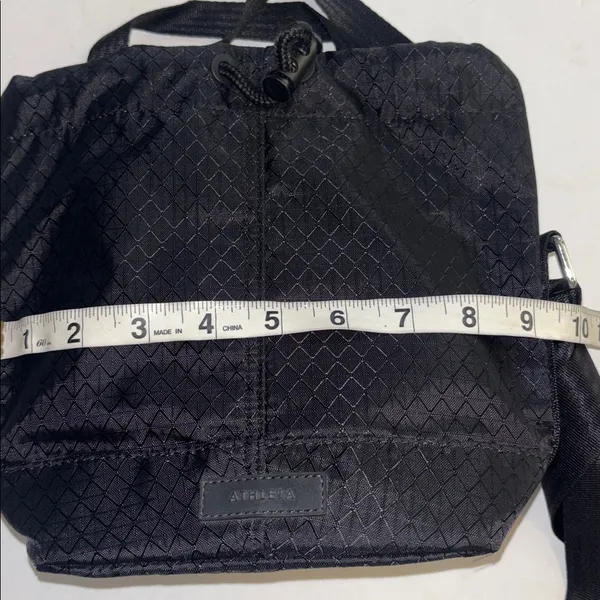 Athleta Black Nylon Bucket Bag Drawstring 2 Handles Adjustable Crossbody Strap - Image 7