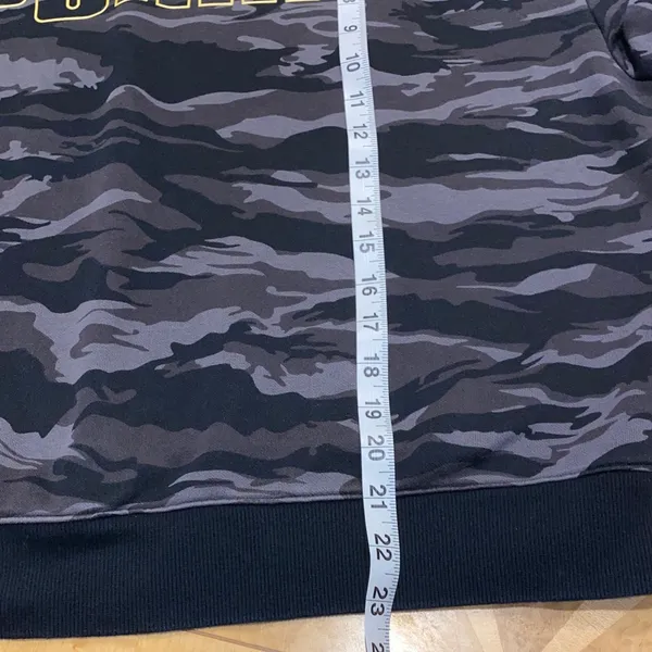 PUMA Black and Gray Camo Cropped Hoodie Size Medium - Image 7