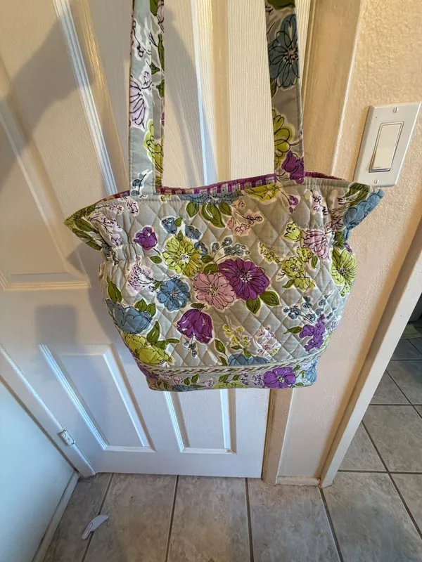 Vera Bradley Watercolor Cinch Tote Quilted Shoulder bag - Image 4