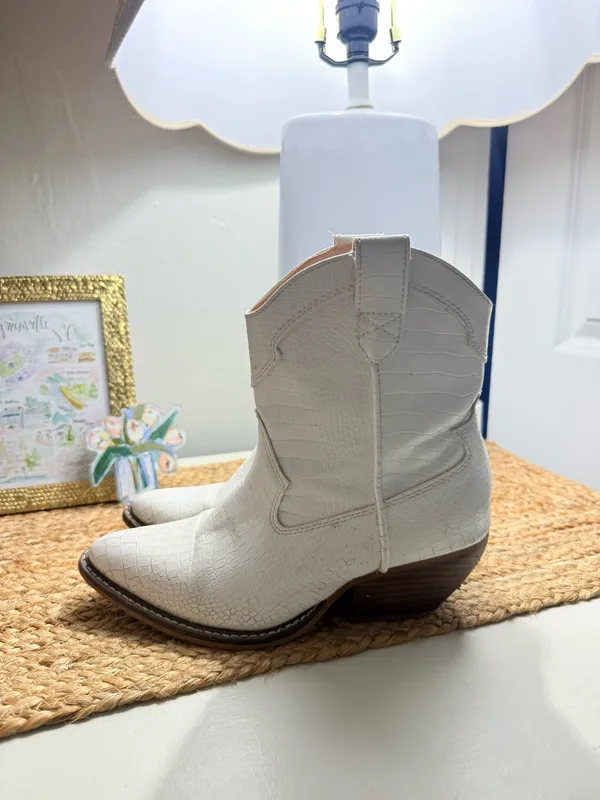 Vestique Cowboy Boots white  - Image 4