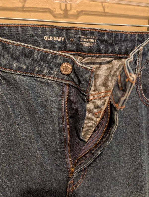 Old Navy Women’s Studded Jean - Image 4