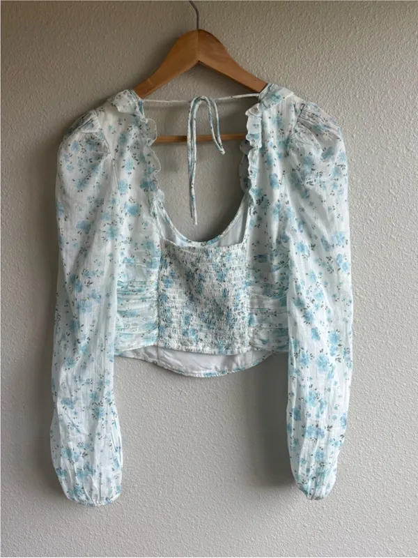 Floral Ruffle Scoop-Neck Crop Top in White and Light Blue - Image 7
