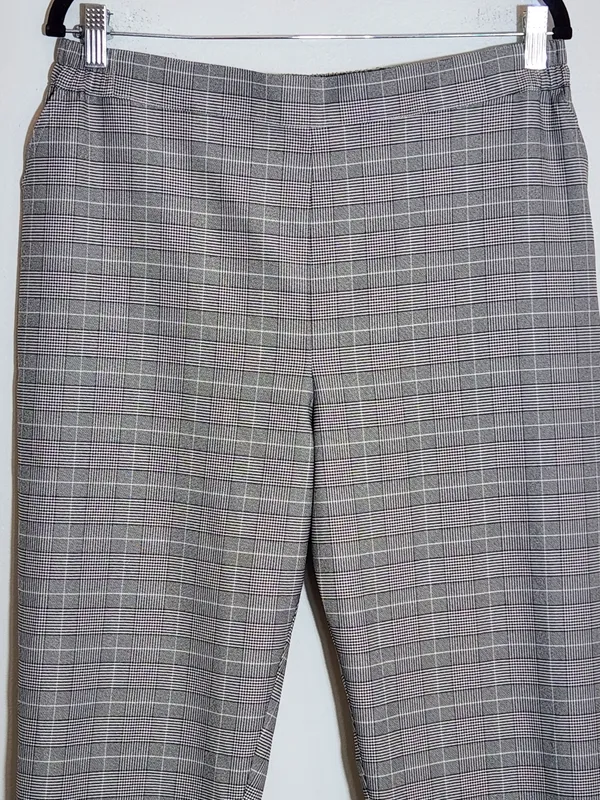 Nordstrom Rack Black and White Plaid Pull-On Ankle Pants Size Large - Image 2