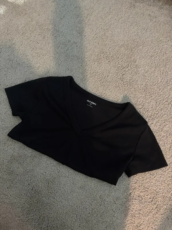 Black V-Neck Old Navy Top - Image 3