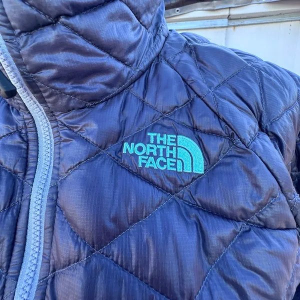 The North Face Thermoball Gray Puffer Jacket Lightweight Insulated - Image 2