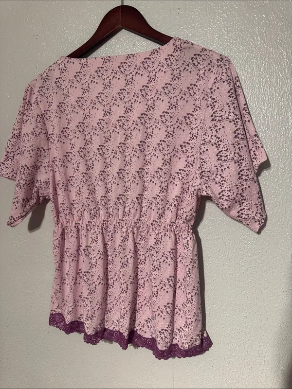 Women's Lavender Floral Lace-Trim V-Neck Top - Image 4
