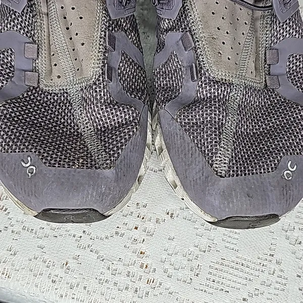 On Running On Cloud 5 gray Walking workout training shoes sz 10.5 - Image 4