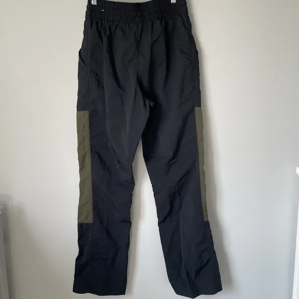 Nike Women's City Utility Zip Cuff Track Pants Athletic Black Green Size Medium - Image 2