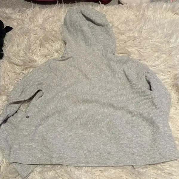 Lululemon Textured Hoodie Pullover Gray Oversized Small Cropped - Image 2