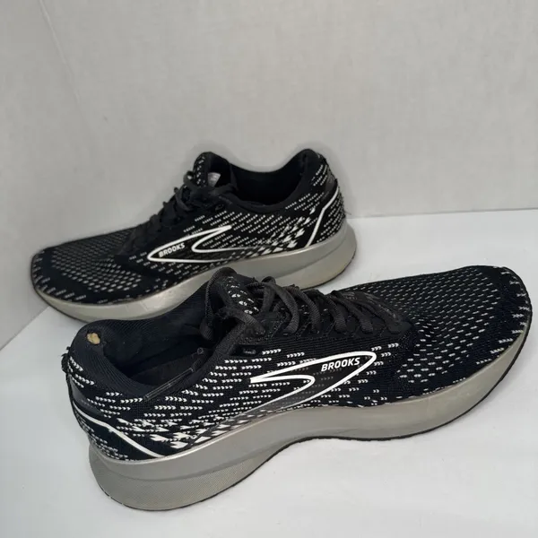 Brooks Levitate 5 Women’s 9 B Black Running Shoes 1203571B090 Heel Damage - Image 2
