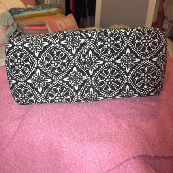 VERA BRADLEY “Carried Away” Extra Large Zipper Tote - Image 4