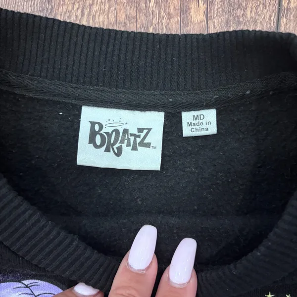 Bratz Dolls Sweatshirt Women's Size M Oversized Black EUC Y2K Streetwear 90s - Image 3