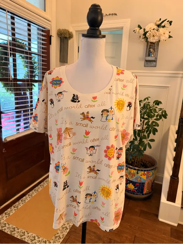 Disney NWOT White 'It's a Small World' Multicolor Graphic Tee - Image 2