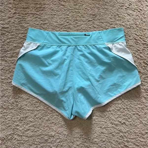 Under Armour Women's UA RUN Speedpocket 3" Running Shorts Size L - Image 2