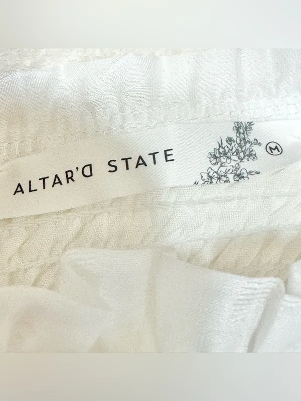 Altar’d State White Puff-Sleeve Ruffled Crop Top Size Medium - Image 9
