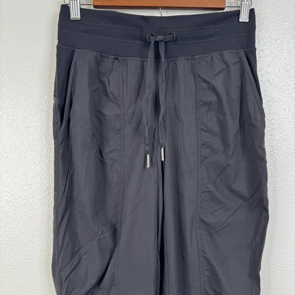 Lululemon Dance Studio Joggers Mid-Rise Black Size‎ 4 - Image 2