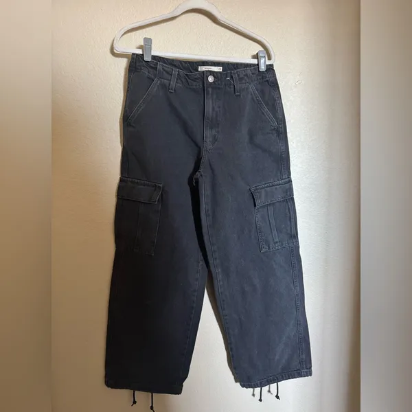 Levi’s ‘94 Baggy Wide Leg Cargo Jeans Size 28 in Black‎ - Image 4