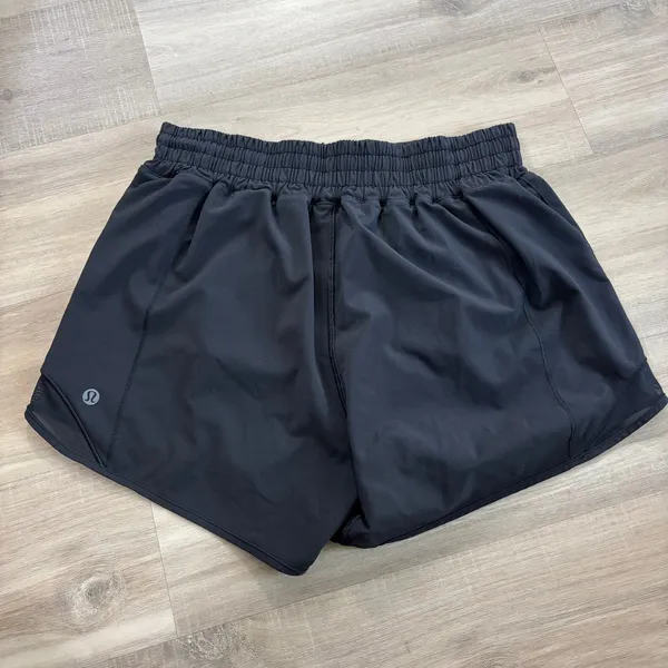 Lululemon Hotty Hot Short High-Rise Long 4" Women Size 6 Black - Image 4