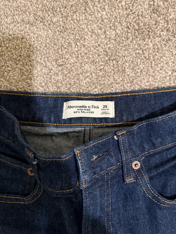 Abercrombie High-Rise Relaxed 90s Jeans - Image 6